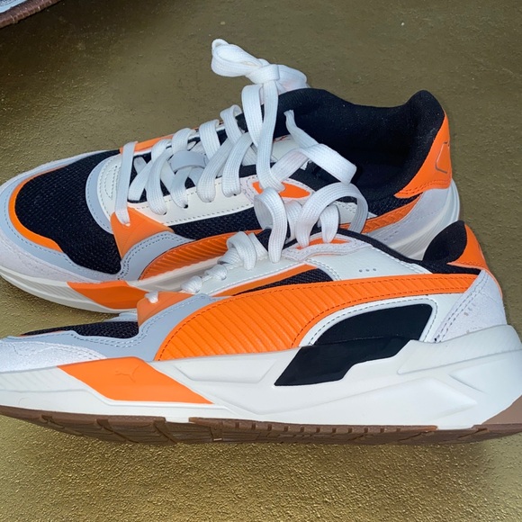 New! Puma Orange and Black Athletic Sneakers -‎ Size 7 - Picture 2 of 5